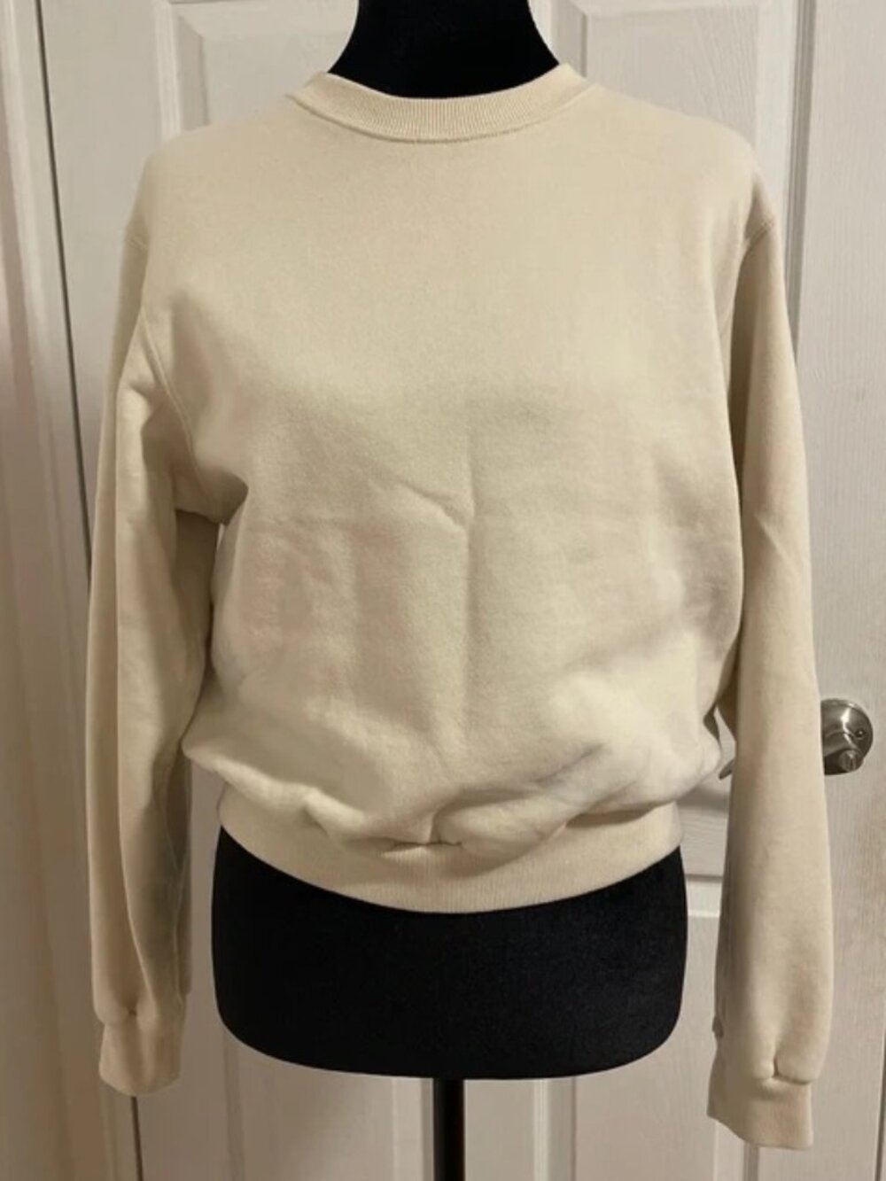 Hollister Women’s Cream Crewneck Sweatshirt XXS